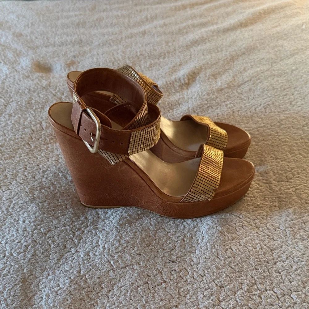 Stuart Weitzman Metallic Gold and Tan Wedges Size 10 - Picture 3 of 13